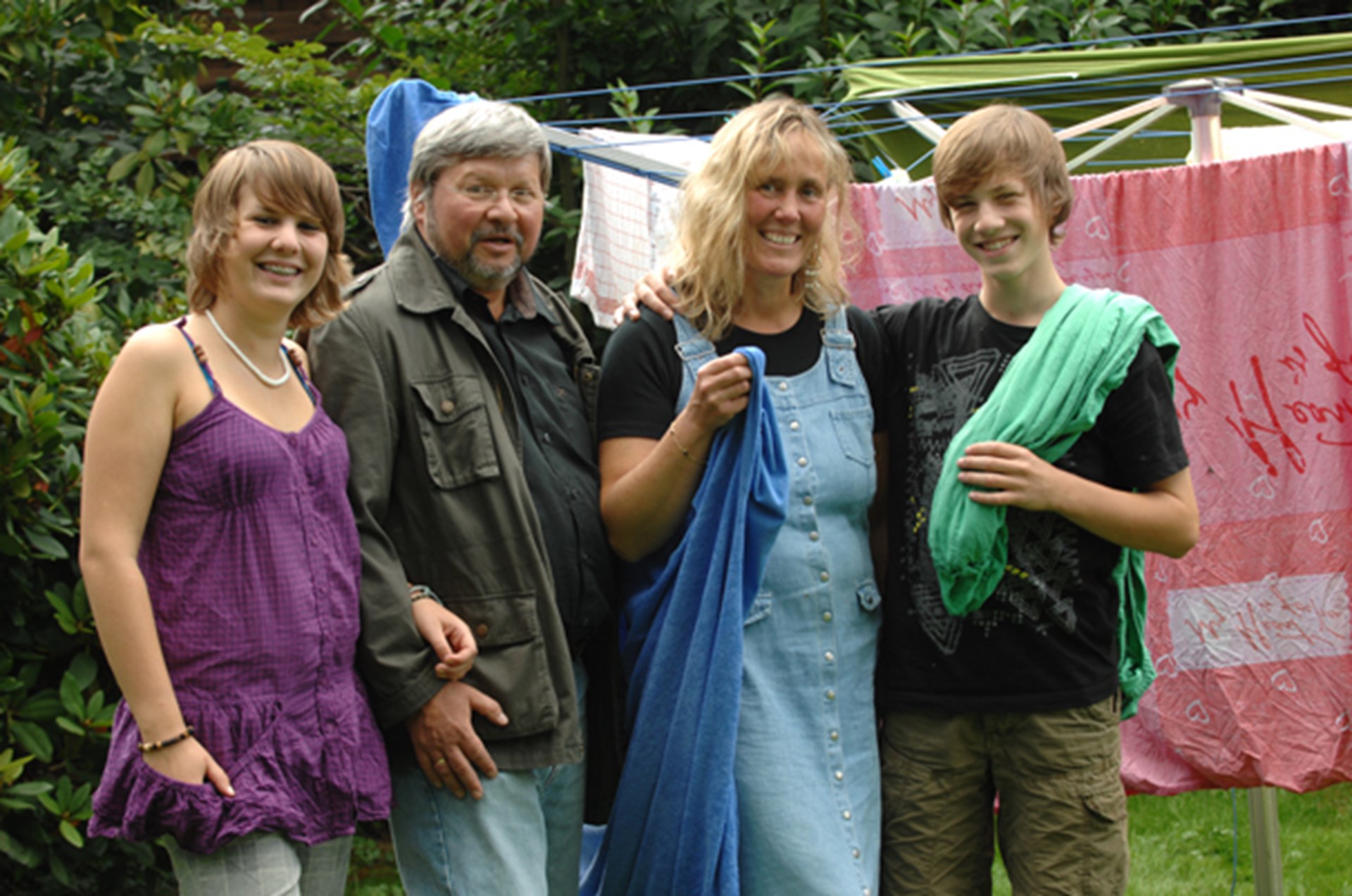 Mutter und Vater mit Tochter und Sohn